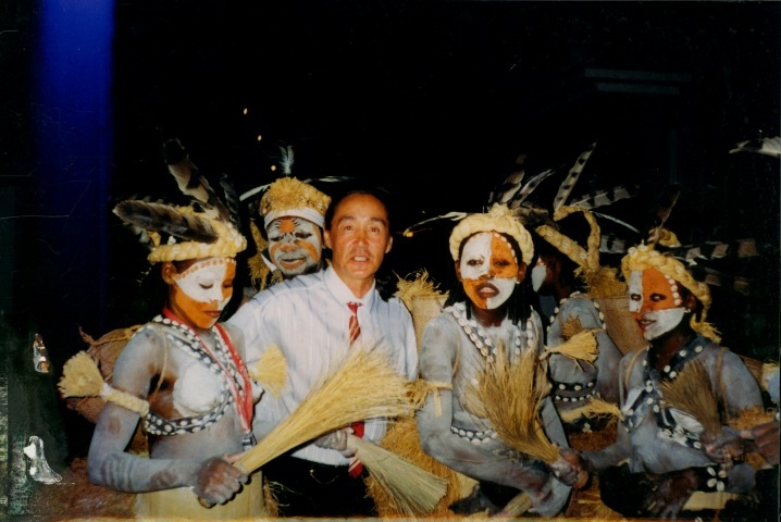 Обложка Электронного документа: Геннадий Баишев с артистами из Габона: [фотография]