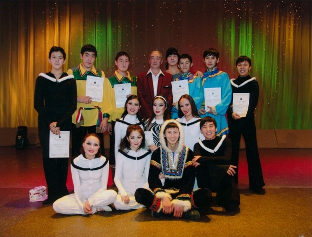 Обложка Электронного документа: После гала-концерта "Новые имена": [фотография]