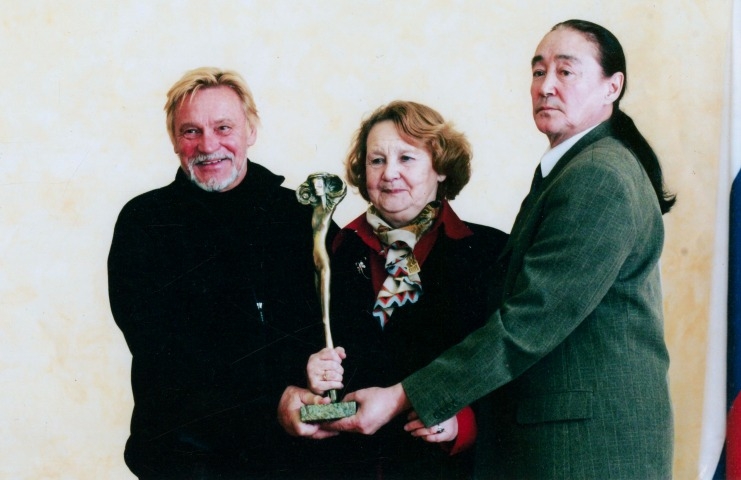 Обложка Электронного документа: Геннадий Баишев с Владимиром Васильевым и Натальей Садовской: [фотография]