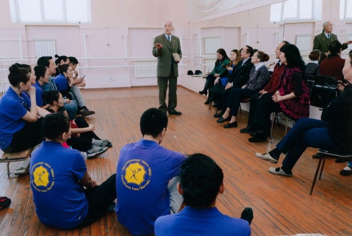 Обложка Электронного документа: На встрече с главным редактором журнала "Балет" Валерией Уральской: [фотография]