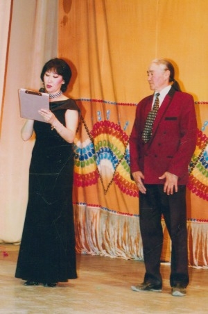 Обложка Электронного документа: На концерте к Международному дню семьи "Мы, театральная семья": [фотография]