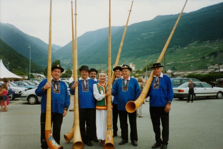 Обложка Электронного документа: Вера Черноградская с музыкантами из  Швейцарии: [фотография]