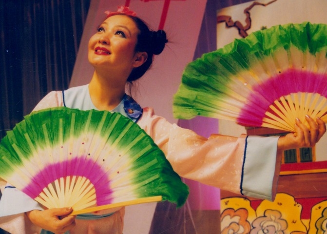 Обложка Электронного документа: Детский спектакль "Волшебная кисточка": [фотография]