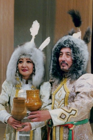 Обложка Электронного документа: Спектакль-олонхо "Бэрт Хара": [фотография]