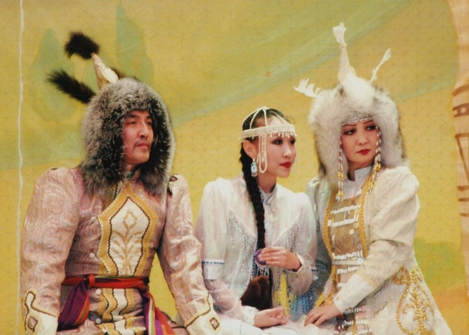 Обложка Электронного документа: Спектакль по мотивам олонхо "Бэрт Хара": [фотография]