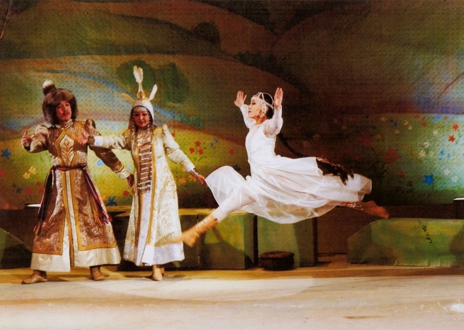 Обложка Электронного документа: Федоров Юрий, Черноградская Вера, Иванова Диана в спектакле "Айыы аймаҕа": [фотография]