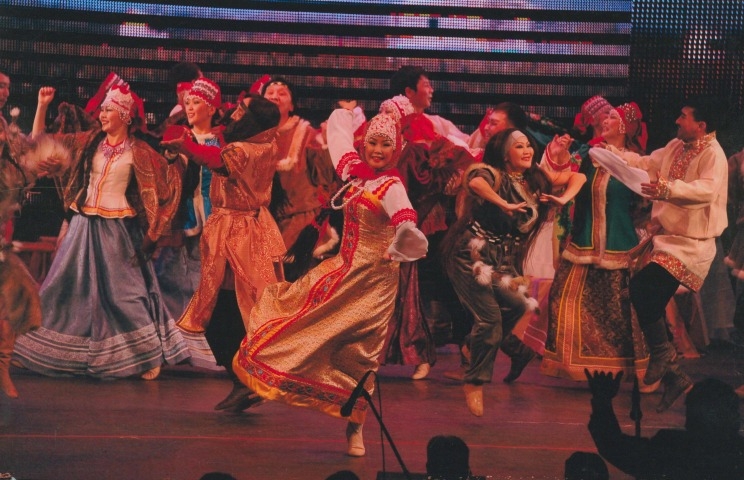 Обложка Электронного документа: Финал спектакля "На краю Ойкумены": [фотография]