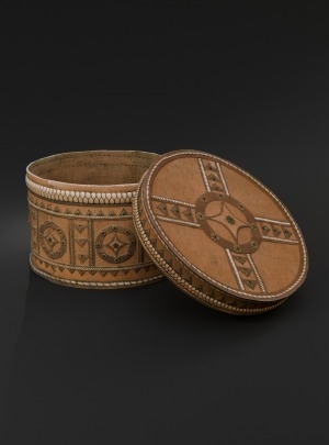 Обложка Электронного документа: Хаппахтаах иһит: [посуда из бересты]