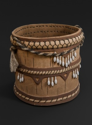 Обложка Электронного документа: Оҥоойук: [изделие из бересты]