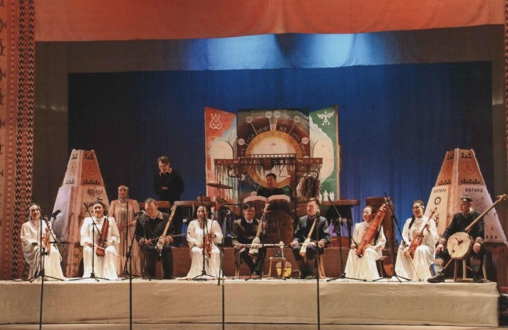 Обложка Электронного документа: Творческий вечер ансамбля "Кыл Саха" к 25-летию оркестра национальных инструментов Национального театра танца Республики Саха (Якутия) им. С. А. Зверева-Кыыл Уола: [фотография]