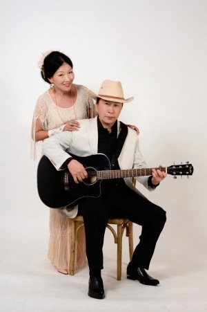 Обложка Электронного документа: Чета Хатылаевых на золотом юбилее Клавдии: [фотография]