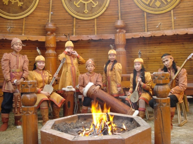 Обложка Электронного документа: Юные воспитанники Хатылаевых на традиционном обряде благословения: [фотография]