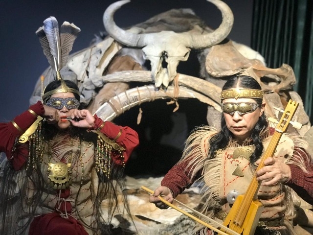 Обложка Электронного документа: Мелодии Севера: традиция и искусство: [фотография]