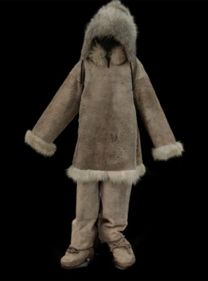 Обложка Электронного документа: Промысловая одежда из оленьего меха: дундук, плеки, шаровары, рукавицы, шапка - малахай и волчьей шкуры