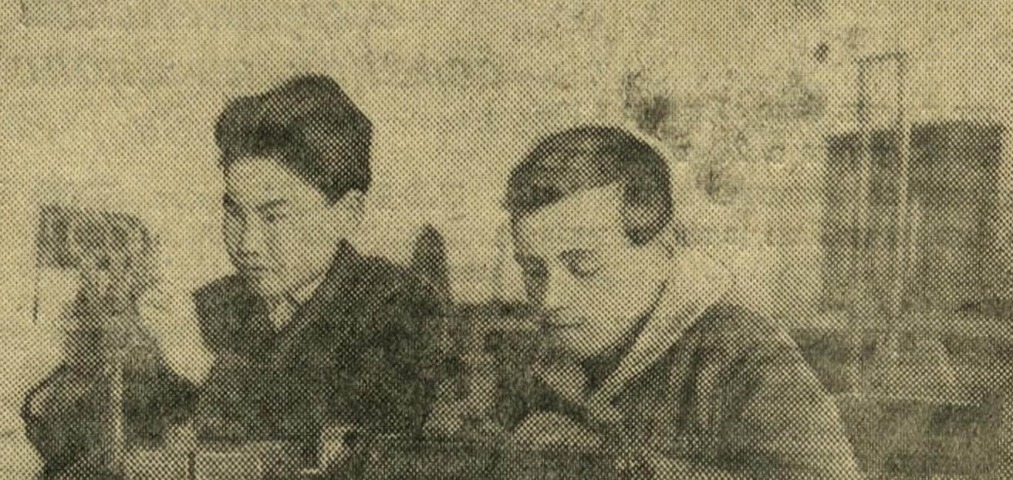 Обложка Электронного документа: На снимке: Студенты Якутского педагогического института - сталинские стипендиаты В. В. Алексеев и И. С. Иванов...