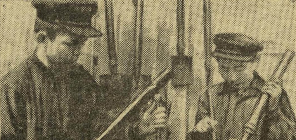 Обложка Электронного документа: Ремесленное училище г. Якутска изготовляет учебные пособия для всеобуча...