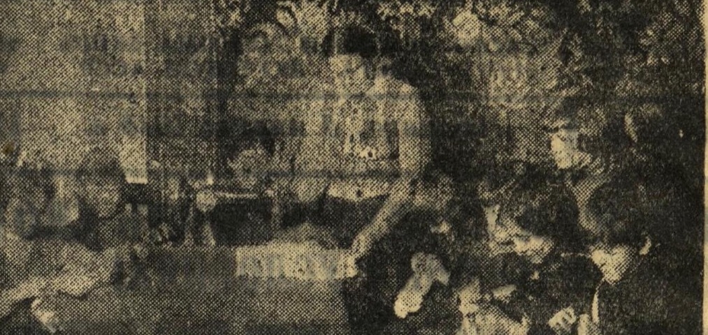 Обложка Электронного документа: Занятие кружка рукоделия в Якутском Дворце пионеров: [фотография]