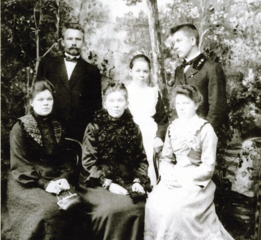 Обложка Электронного документа: Грибановский Николай Николаевич с семьей: [фотография]