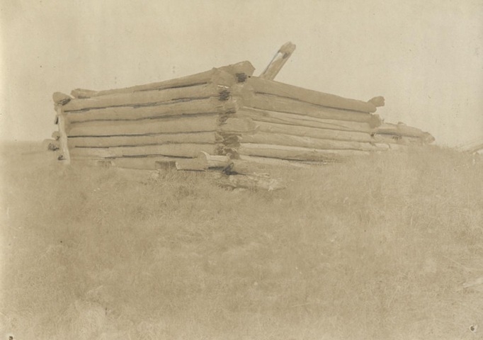 Обложка Электронного документа: Развалина домика на берегу моря, где ночевала в старину неизвестная экспедиция: [из фотоальбома В. М. Зензинова "Из Якутска в Русское Устье, 1911 - 1912 гг.", фото 112. 24.VII.]