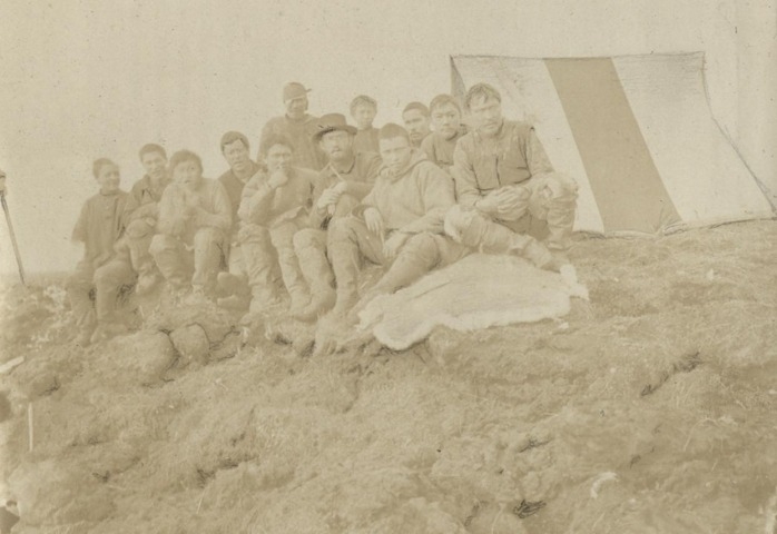 Обложка Электронного документа: Среди гусников. На обратном пути: [из фотоальбома В. М. Зензинова "Из Якутска в Русское Устье, 1911 - 1912 гг.", фото 137, 30.VII]