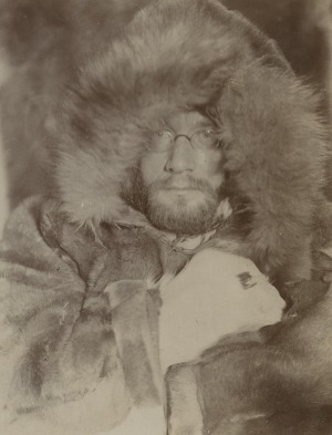 Обложка Электронного документа: Фото 167: [фотопортрет В. М. Зензинова из фотоальбома В. М. Зензинова "Из Якутска в Русское Устье. 1911 - 1912 гг."]