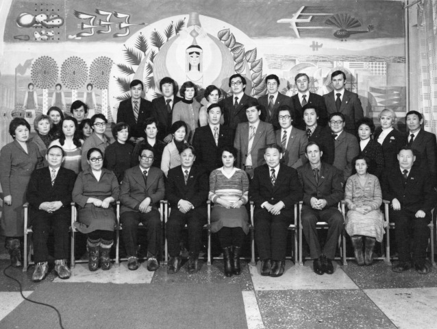 Обложка Электронного документа: Коллективный снимок с писателем Софроном Даниловым и депутатом Верховного Совета Якутской АССР Артуром Алексеевым: [фотография]