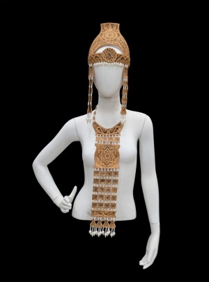 Обложка Электронного документа: Туос киэргэл (илин кэбиһэр, бастыҥа)