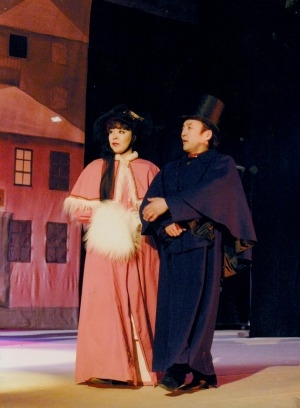 Обложка Электронного документа: Ольга Скобелева и Юрий Федоров в детском спектакле "Каштанка": [фотография]