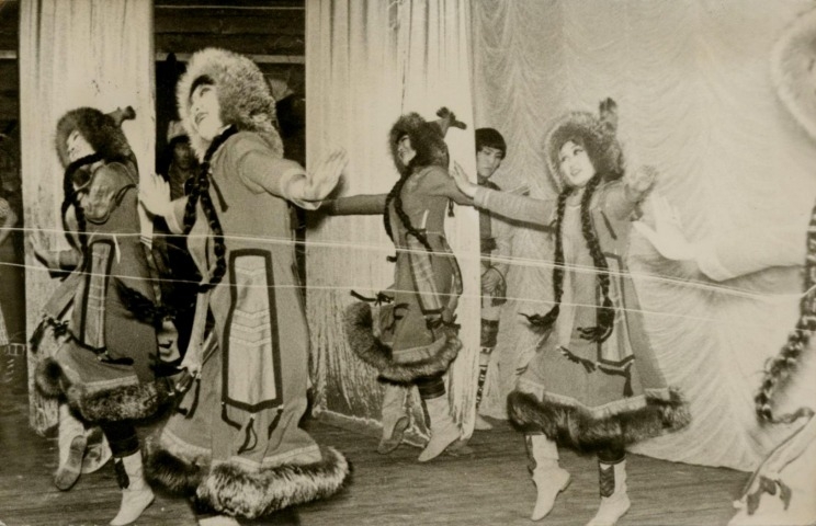 Обложка Электронного документа: Женский танец хореографической сюиты "Богатырские игры": [фотография]