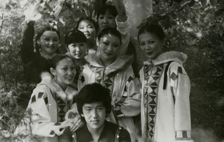 Обложка Электронного документа: Артисты Государственного ансамбля танца Якутии на Всемирной охотничьей выставке ЭКСПО-81 "Земля - планета жизни" в Пловдиве (Народная Республика Болгария): [фотография]