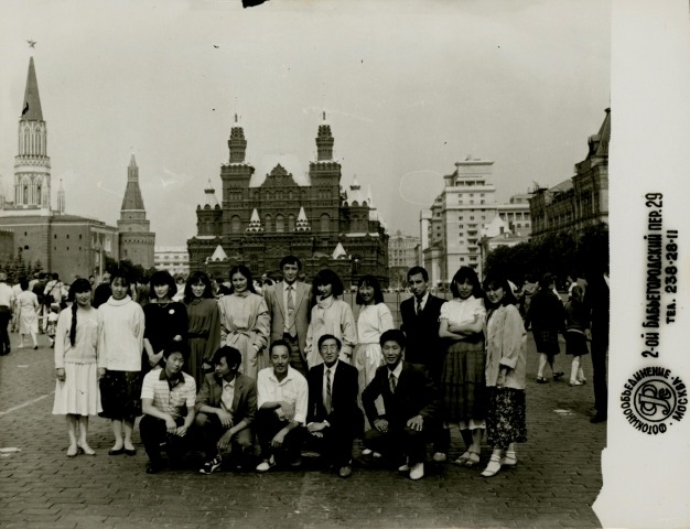 Обложка Электронного документа: Артисты балета на Красной площади: [фотография]