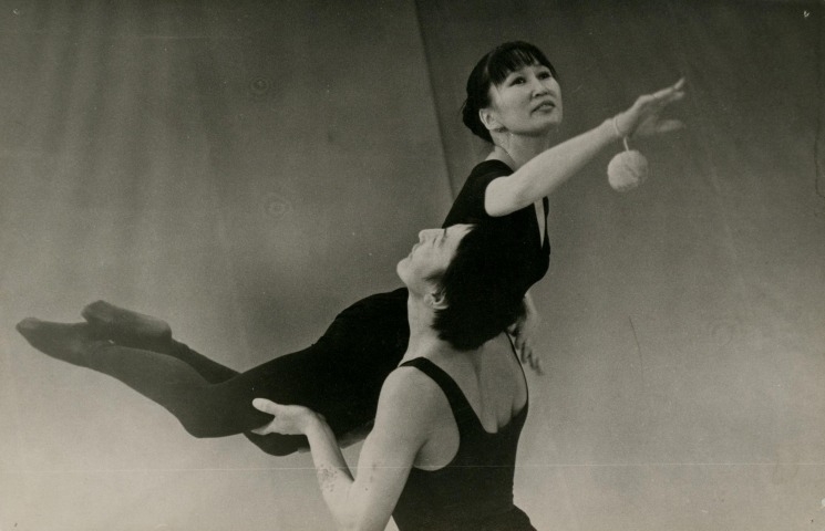 Обложка Электронного документа: Солисты балета Галина Горохова и Филипп Фомин на репетиции спектакля "Лолита" на сцене Дворца культуры и техники: [фотография]