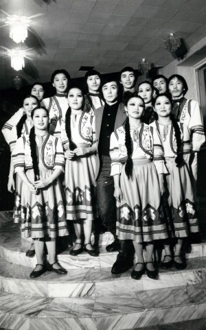 Обложка Электронного документа: Молдавский танец в хореографии Геннадия Баишева: [фотография]