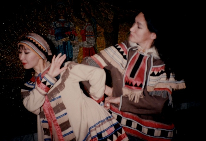 Обложка Электронного документа: Эвенкийский танец "Глухари": [фотография]