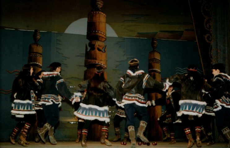 Обложка Электронного документа: Эвенский танец “Лунная ночь” в постановке Геннадия Баишева: [фотография]