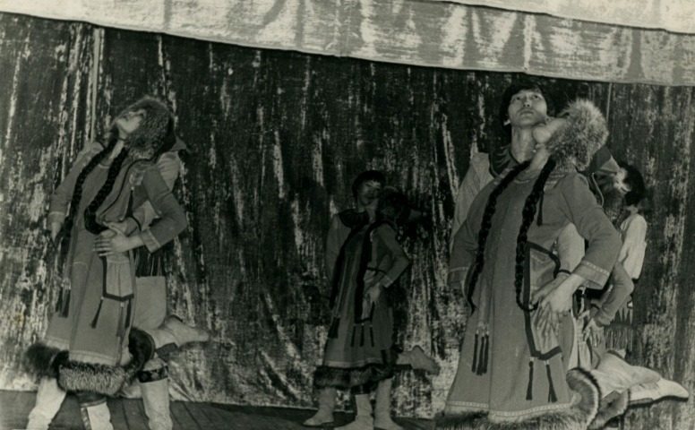 Обложка Электронного документа: Концерт посвященный 10-летию создания Государственного ансамбля танца Якутии: [фотография]