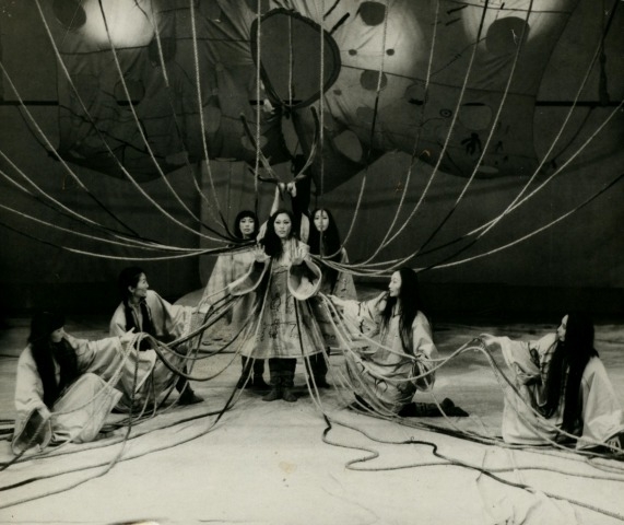 Обложка Электронного документа: Сценическая композиция в жанре модерн "Легенда о племени Айыы": [фотография]