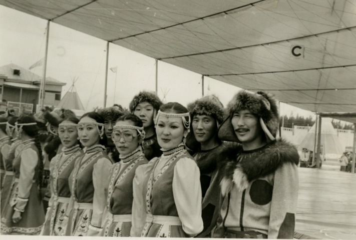 Обложка Электронного документа: Артисты Государственного ансамбля танца Якутии на Чемпионате СССР по вольной борьбе: [фотография]