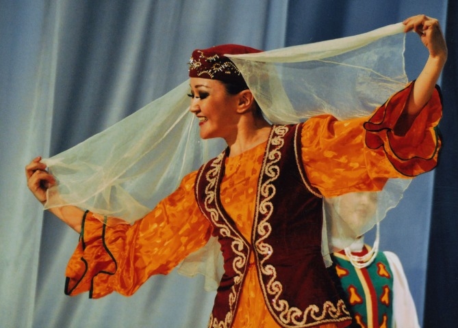 Обложка Электронного документа: "Татарский танец" из сюиты "Хоровод Дружбы" в исполнении солистки Татьяны Бандеровой: [фотография]