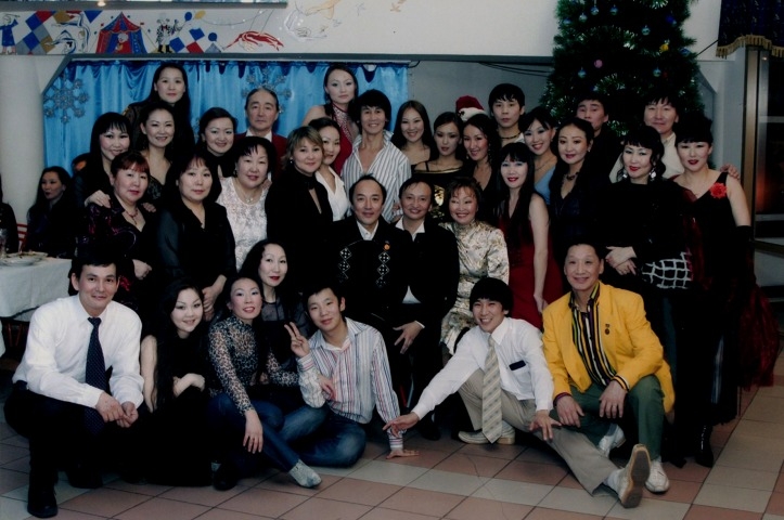 Обложка Электронного документа: Присвоение почетных званий Афанасию Афанасьеву, Афанасию Соловьеву, Людмиле Антипиной и Юрию Федорову в банкетном зале Государственного цирка РС (Я): [фотография]