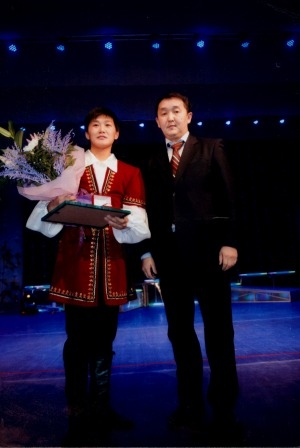 Обложка Электронного документа: Артист балета Егор Максимов с главой Горного улуса Алексеевым Петром Николаевичем: [фотография]