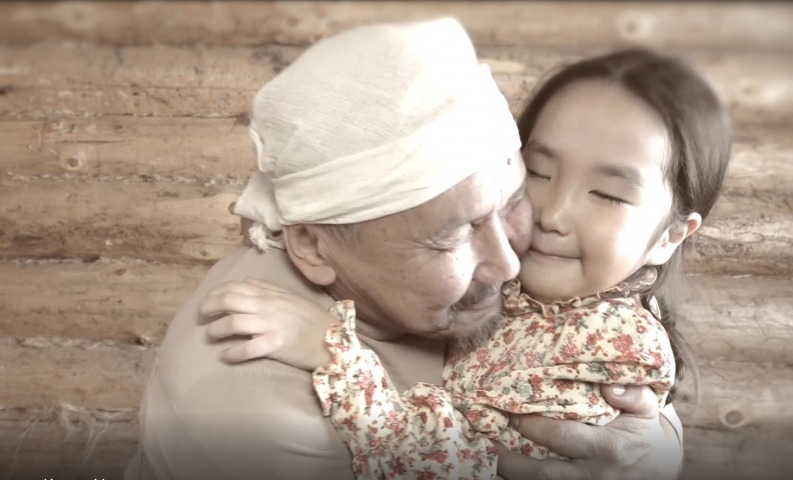 Обложка Электронного документа: Суорун Омоллоон "Күкүр Уус": буктрейлер. [видеозапись]