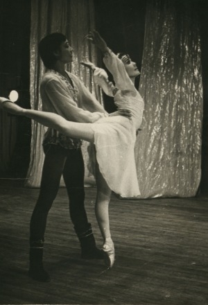 Обложка Электронного документа: Клавдия Иванова и Геннадий Баишев в балете "Чурумчуку": [фотография]