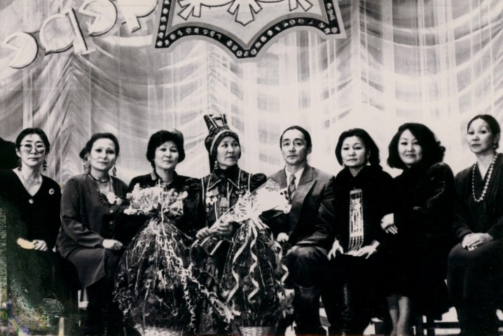 Обложка Электронного документа: Геннадий Баишев на юбилее народного ансамбля "Молодость Эркээни": [фотография]