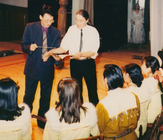 Обложка Электронного документа: И рождается музыка...: [фотография]